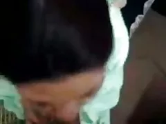 Randi asiatiese tannie suig en naai