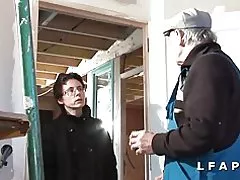 Volwasse francaise graf sodomisee dans un gangbang avec public